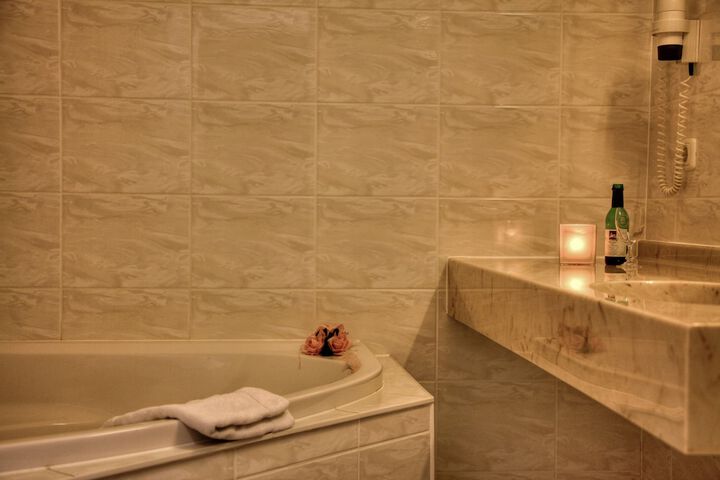 Room 14 of 24