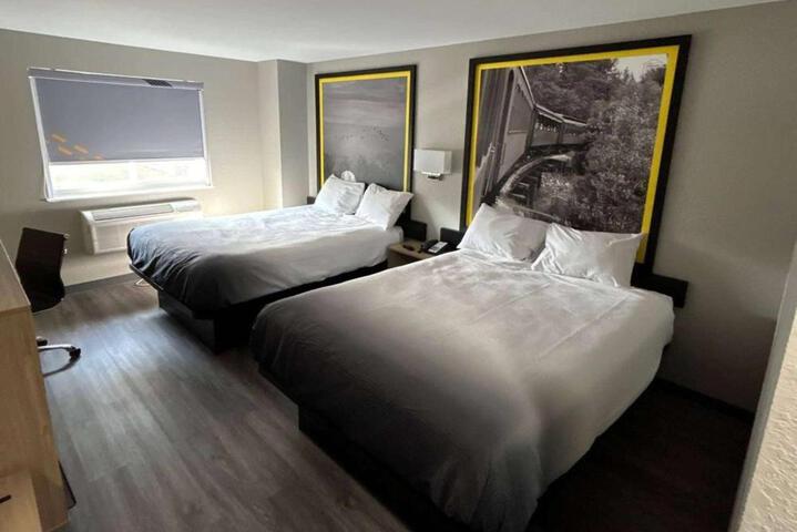 2 Queen Beds (5 of 11)