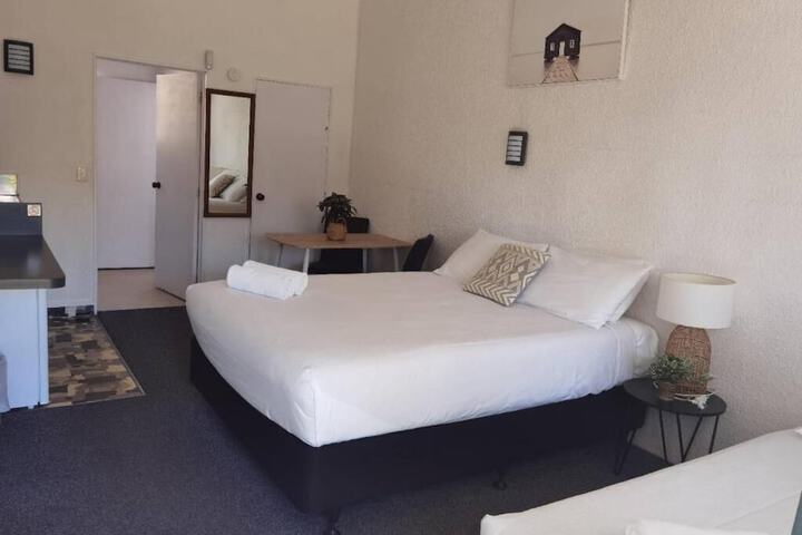 Room 32 of 84