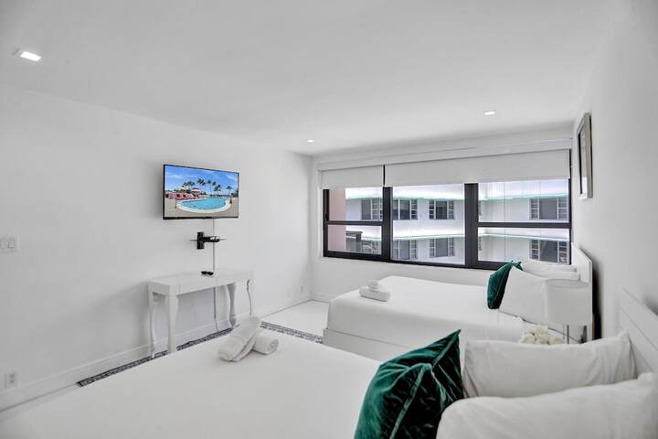 Room 93 of 723