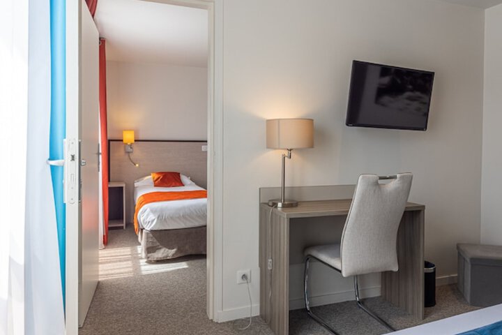 Room 14 of 93