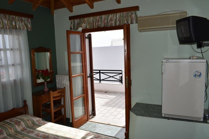 Antonakos Rooms