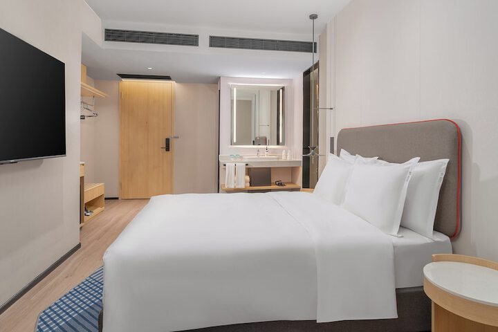 Room 5 of 40