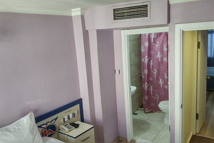 Room 9 of 39