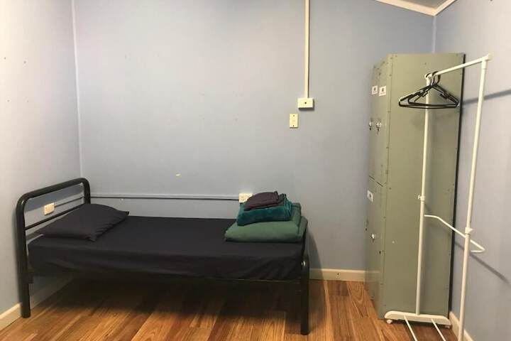 Room 9 of 25