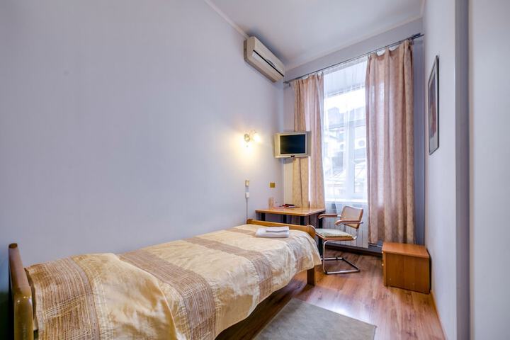 Room 4 of 86