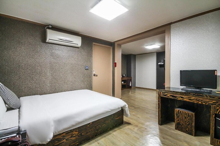 Room 30 of 57