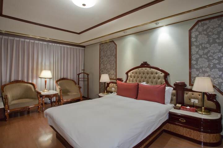 Room 9 of 40