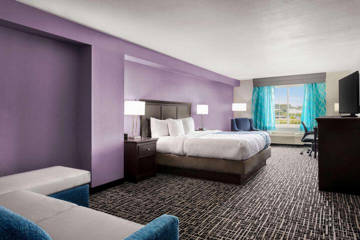 1 King Bed (13 of 14)