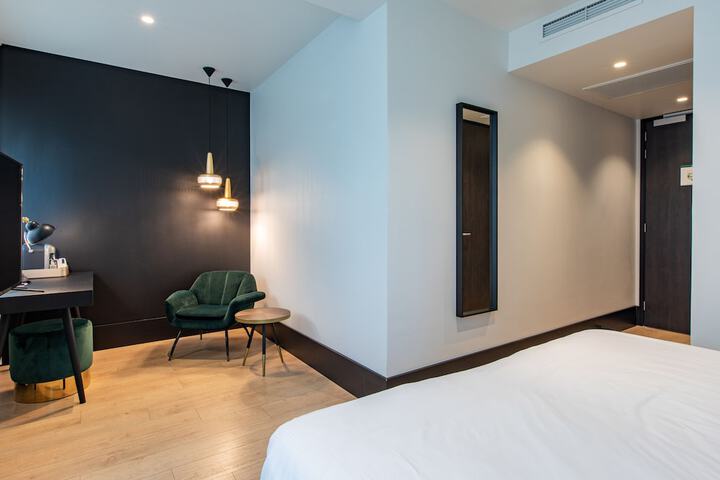 Room 43 of 98