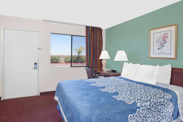 1 Queen Bed (6 of 15)