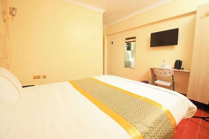 Room 6 of 46