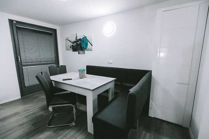 Room 50 of 99