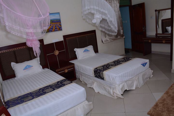 Room 14 of 32