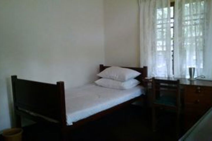 Room 5 of 11