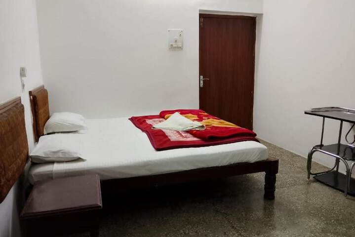 Room 8 of 15