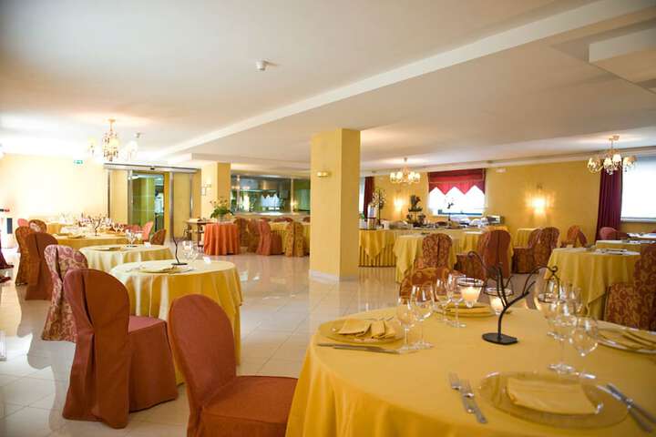Dining 45 of 77