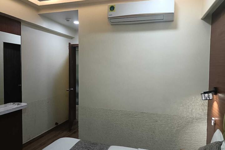 Room 10 of 31