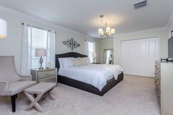 Room 13 of 27