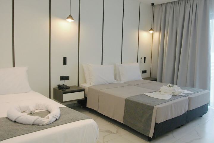 Room 4 of 28