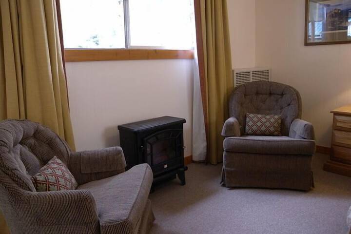 Lounge 133 of 139