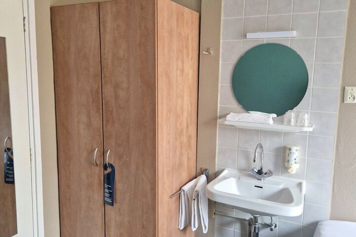 Room 10 of 37