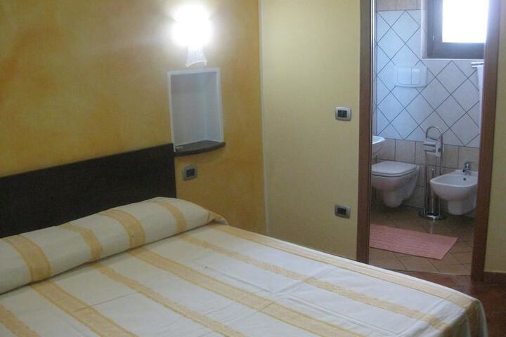 Room 6 of 11