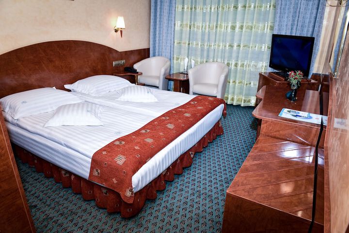 Room 12 of 27
