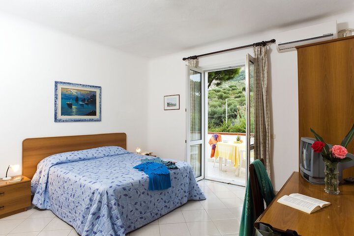 Room 4 of 30