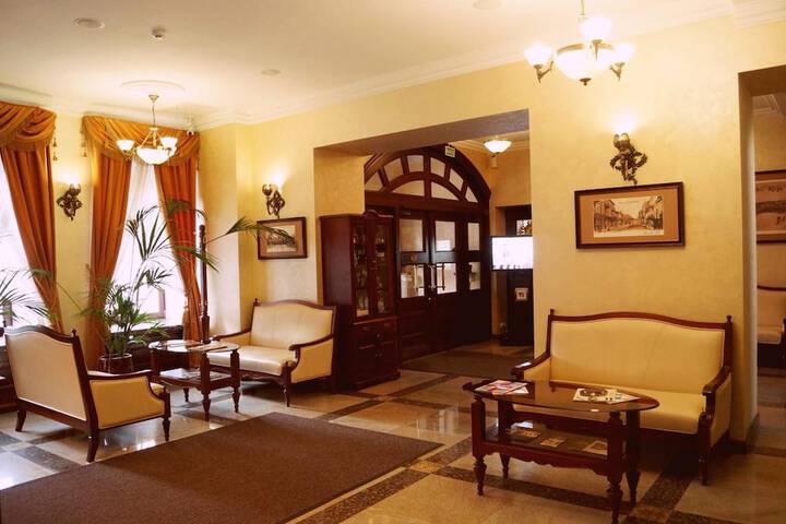 Entrance & Lobby