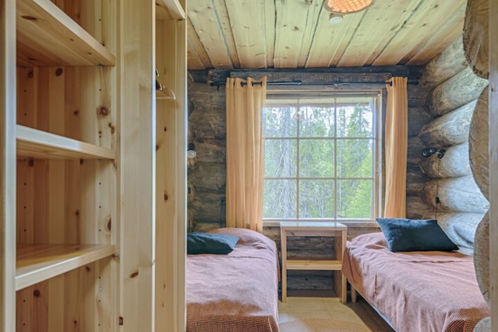 Room 2 of 20