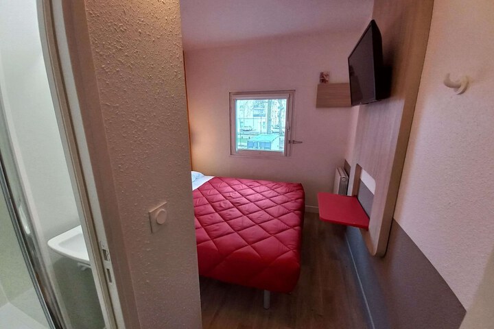Room 19 of 39