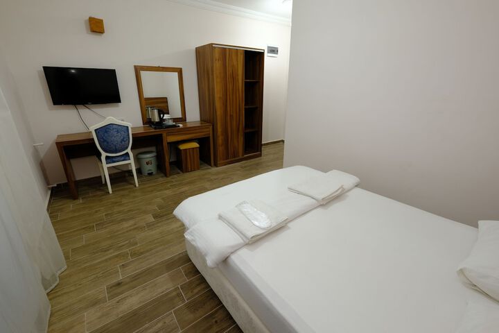 Room 6 of 29