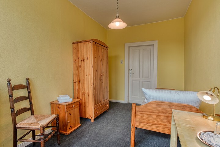 Room 19 of 34