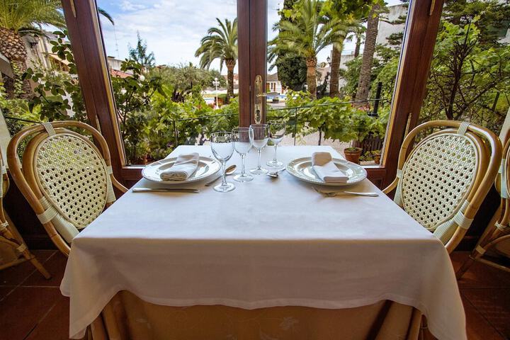 Dining 53 of 72