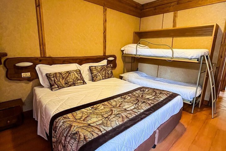 Room 16 of 38
