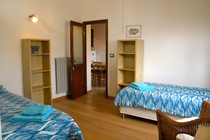 Room 4 of 12