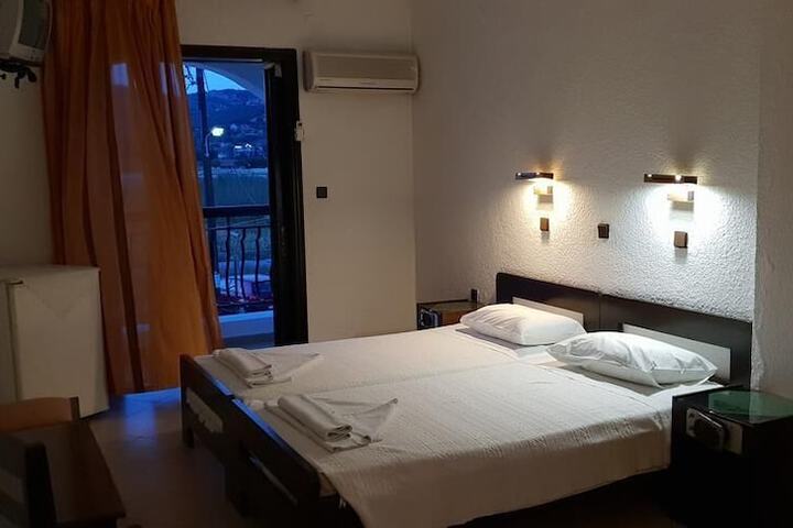 Room 3 of 59