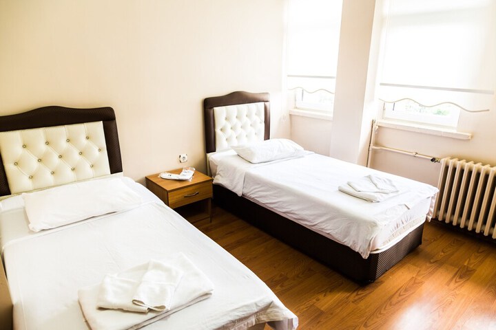 Room 5 of 25