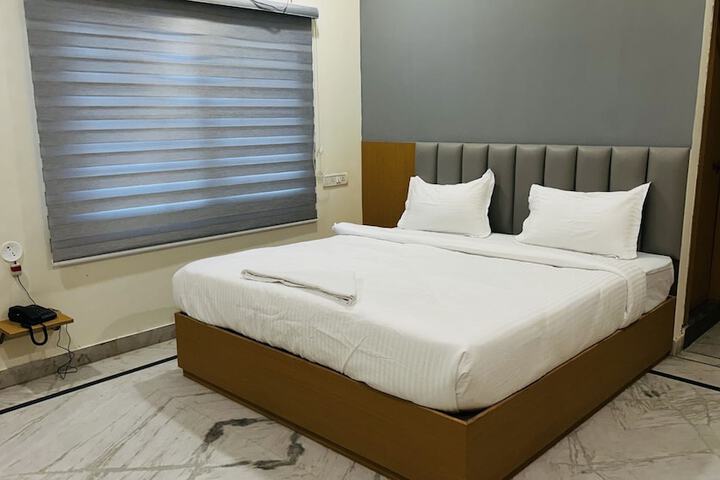 Room 4 of 31