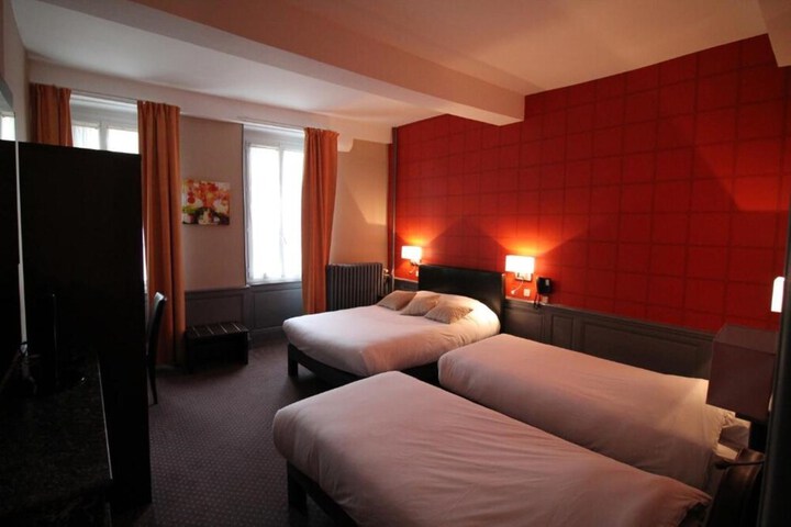 Room 9 of 31