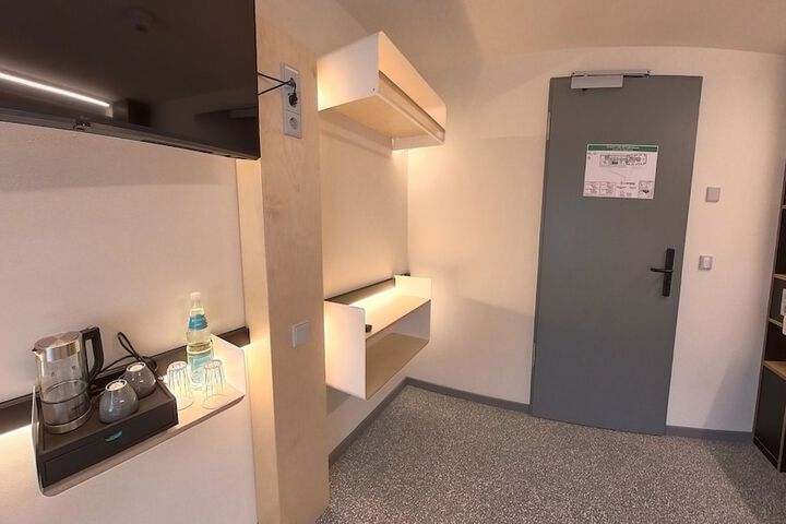 Room 19 of 93