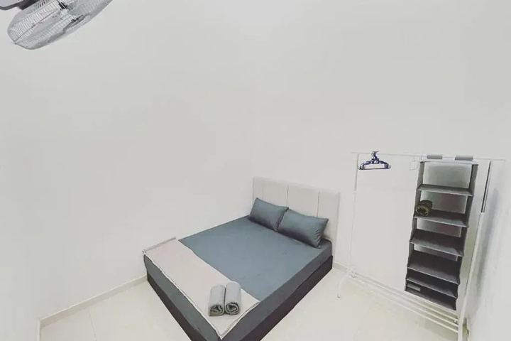 Room 5 of 6