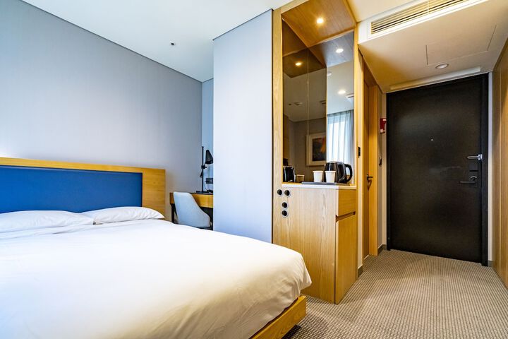 Room 6 of 55