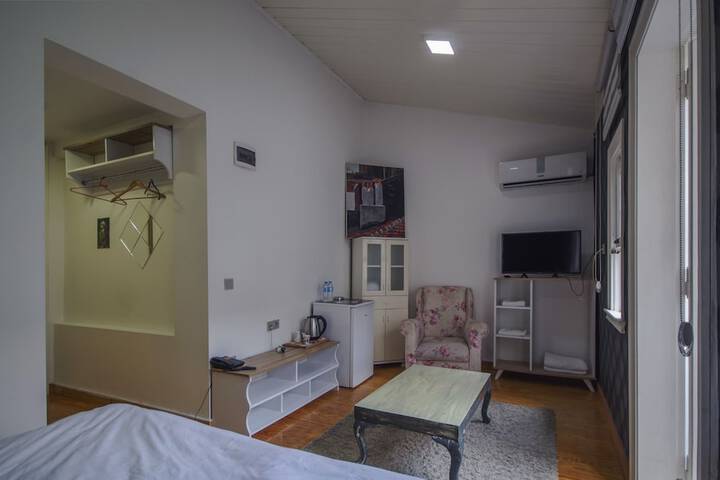 Room 18 of 99