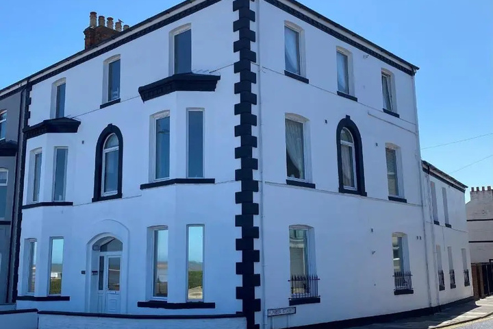Eastcliffe Penthouse 2 beds & bathrooms with parking