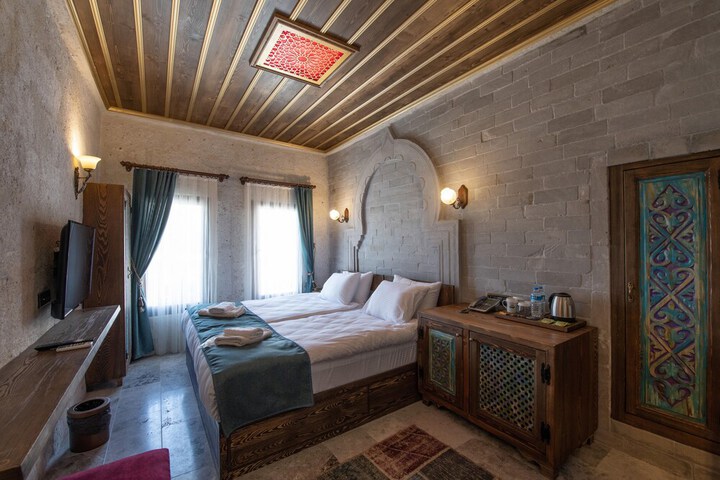 Room 3 of 85