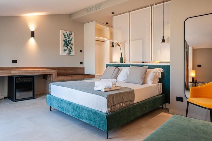 Room 10 of 27