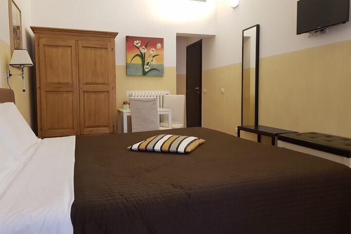 Room 5 of 38