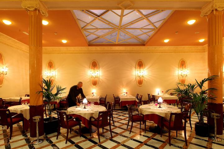 Dining 44 of 54